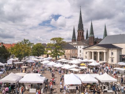 Oldenburg-Keramikmarkt – Bildquellen: Oldenburg (© Oldenburg Tourismus und Marketing GmbH | Mario Dirks Oldenburg-Keramikmarkt - Bildquellen: Oldenburg (© Oldenburg Tourismus und Marketing GmbH | Mario Dirks